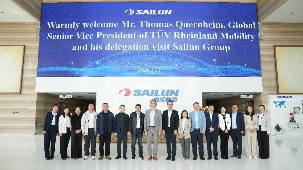 德國萊因 TÜV 與賽輪集團代表合影